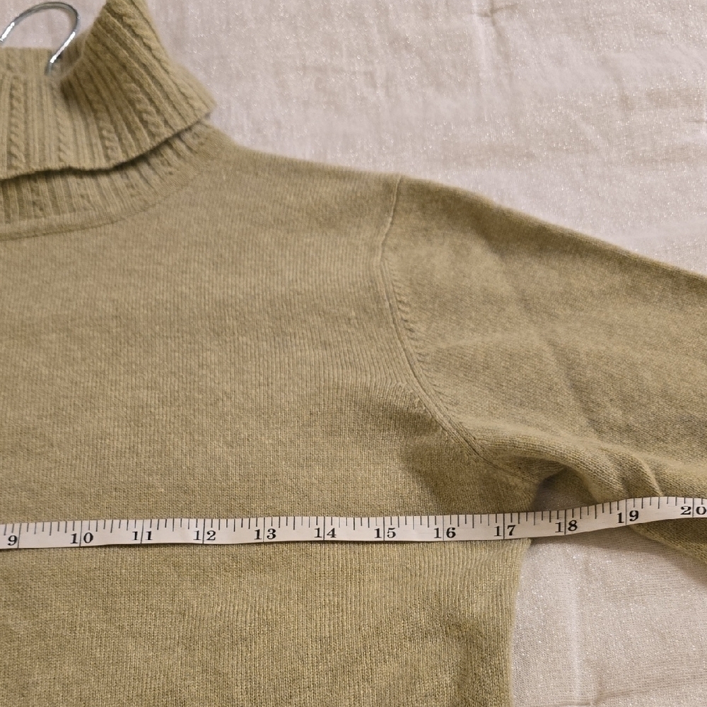 Cashmere Geneva Women's Soft Green Turtleneck Sweater - Picture 9 of 13